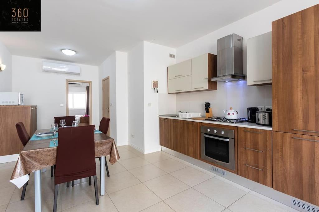 Beautiful, Notch 1 Bedroom Just Off The Coast By 360 Estates Apartment