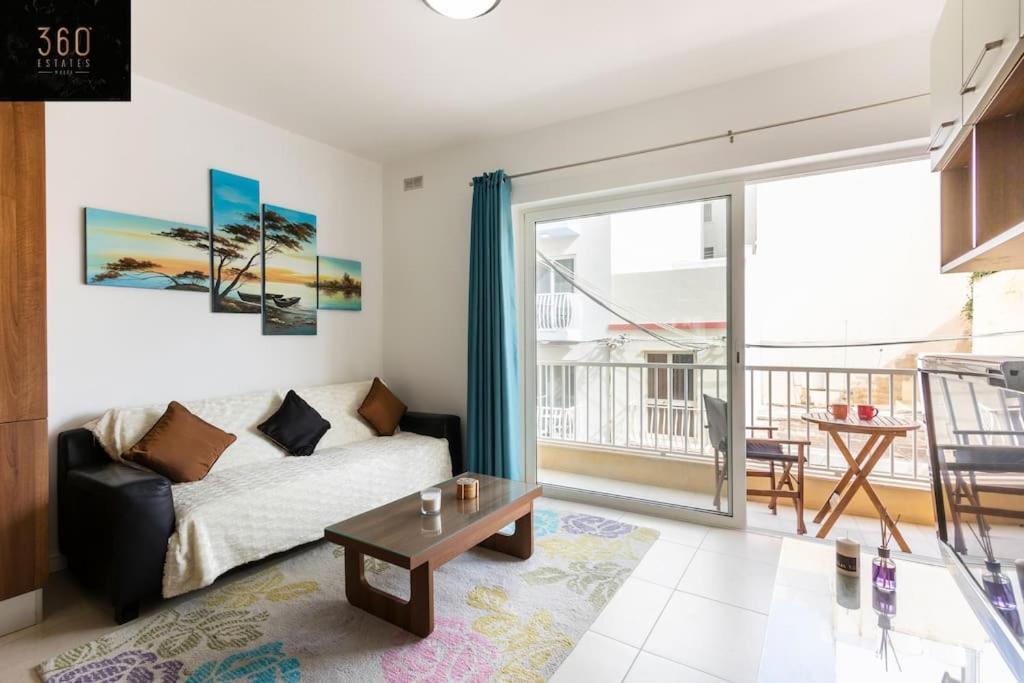 Apartman Beautiful, Notch 1 Bedroom Just Off The Coast By 360 Estates *